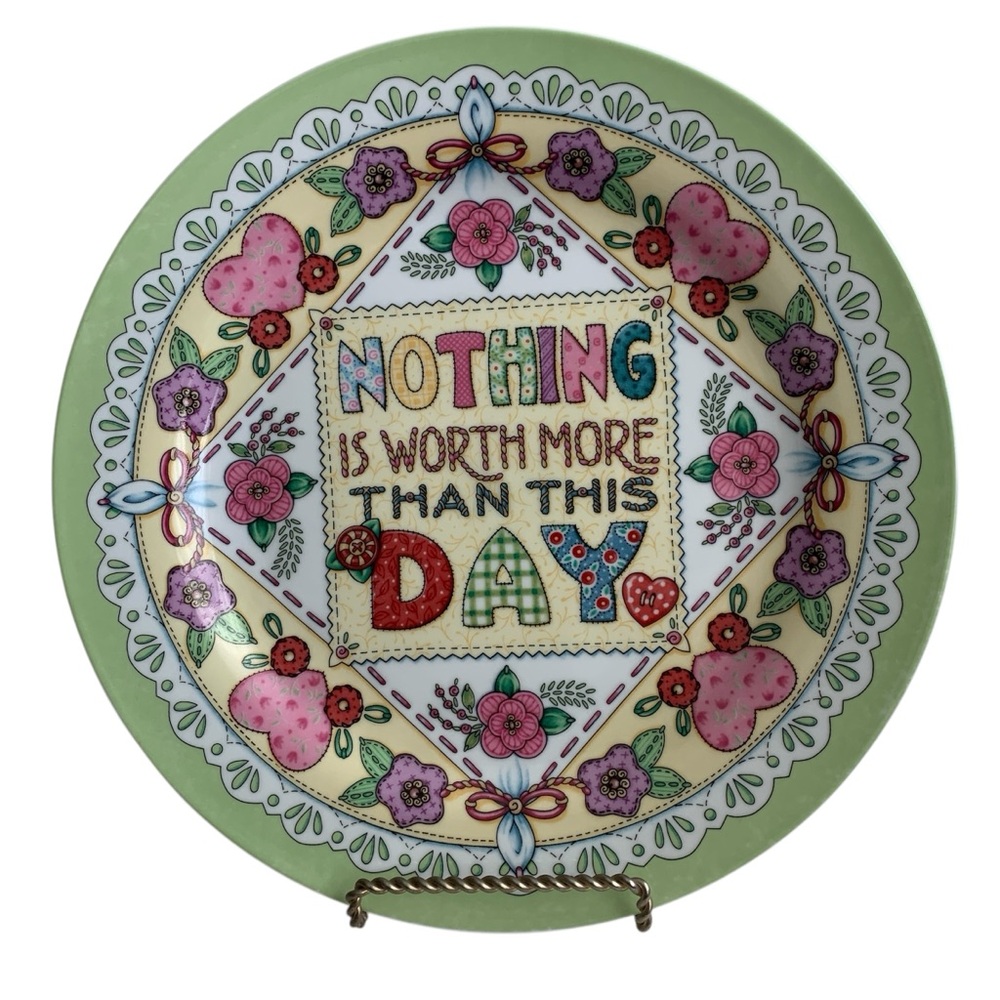 MARY ENGELBREIT Decorative Vintage Y2K Round Collectors Plate 2001 With Stand